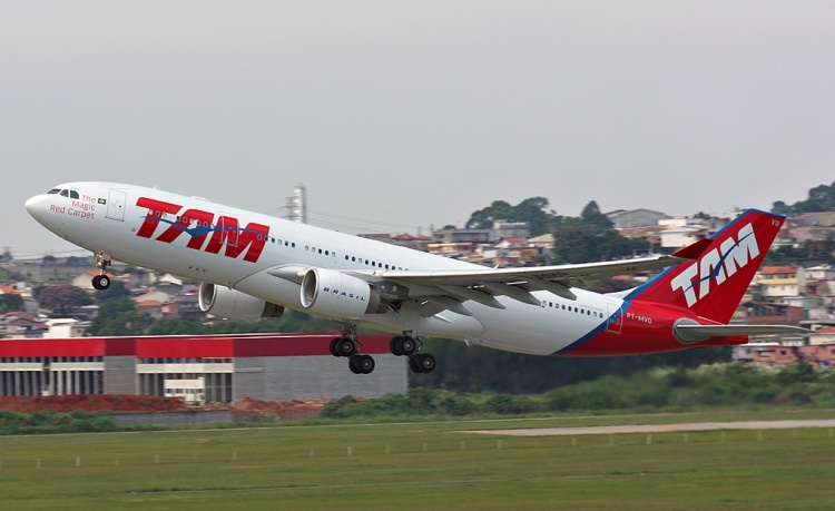 TAM AIRLINES RECIBE EL PRIMER AIRBUS A330